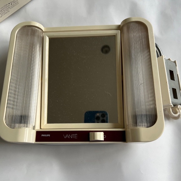 Philips Mirror Wall Mounted Lighted Vanity Makeup Model HP8200 - Picture 6 of 9